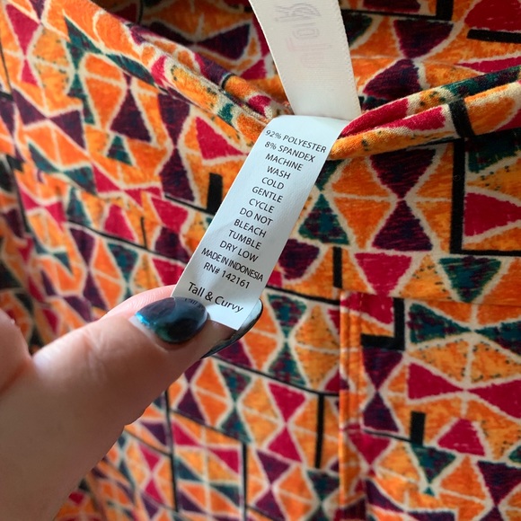 LuLaRoe Tall and Curvy (TC) Leggings - Picture 2 of 3